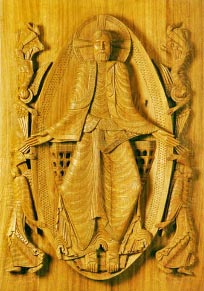 Sculpture d'un Christ en majesté en chêne