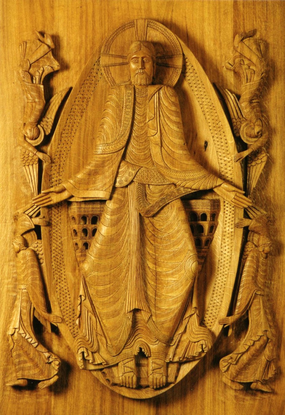 Sculpture d'un Christ en majesté en chêne