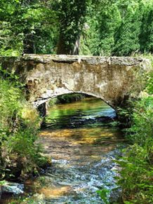 Pont traversant la rigole du Canal du Midi