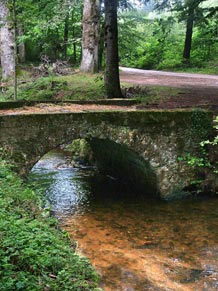 Pont traversant la rigole du Canal du Midi