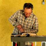 Un participant au stage de sculpture
