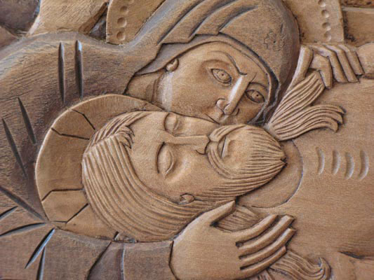 Marie, la Vierge étreint son Fils, Sculpture de la veillee au tombeau